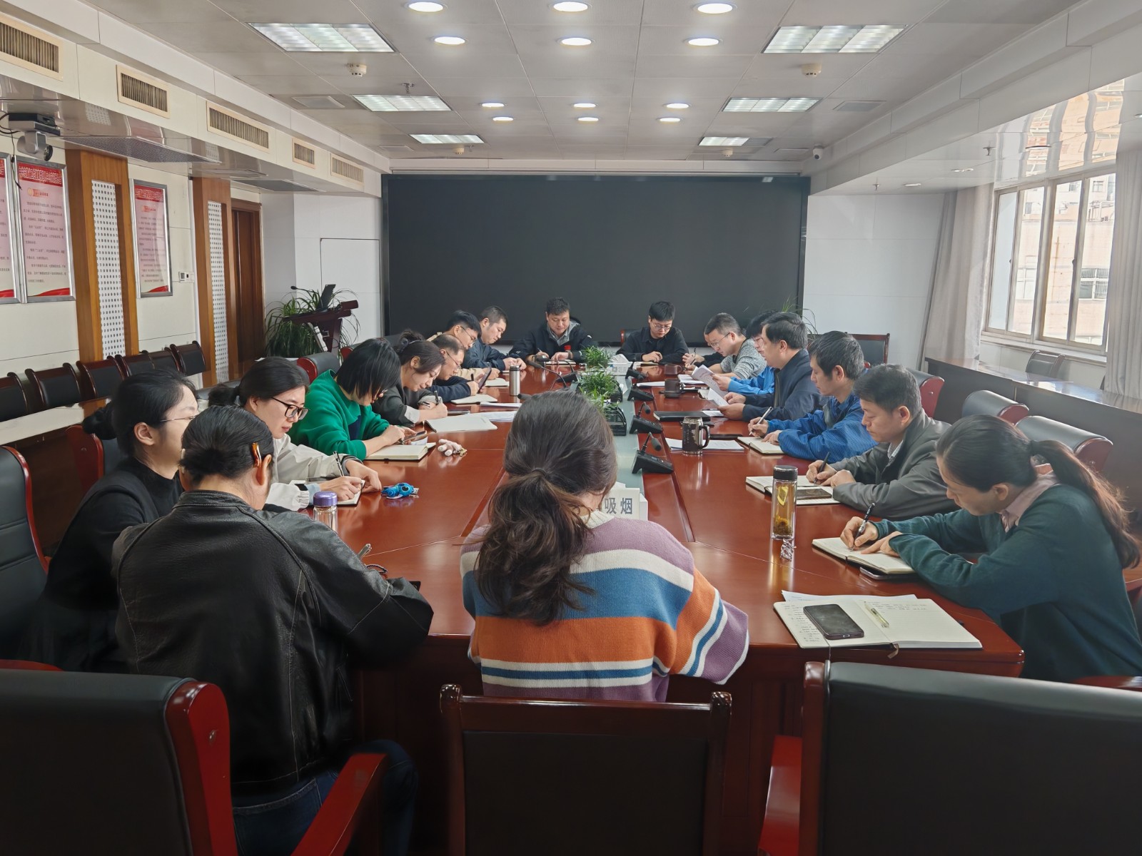 委信息中心召开专题会议传达学习.jpg